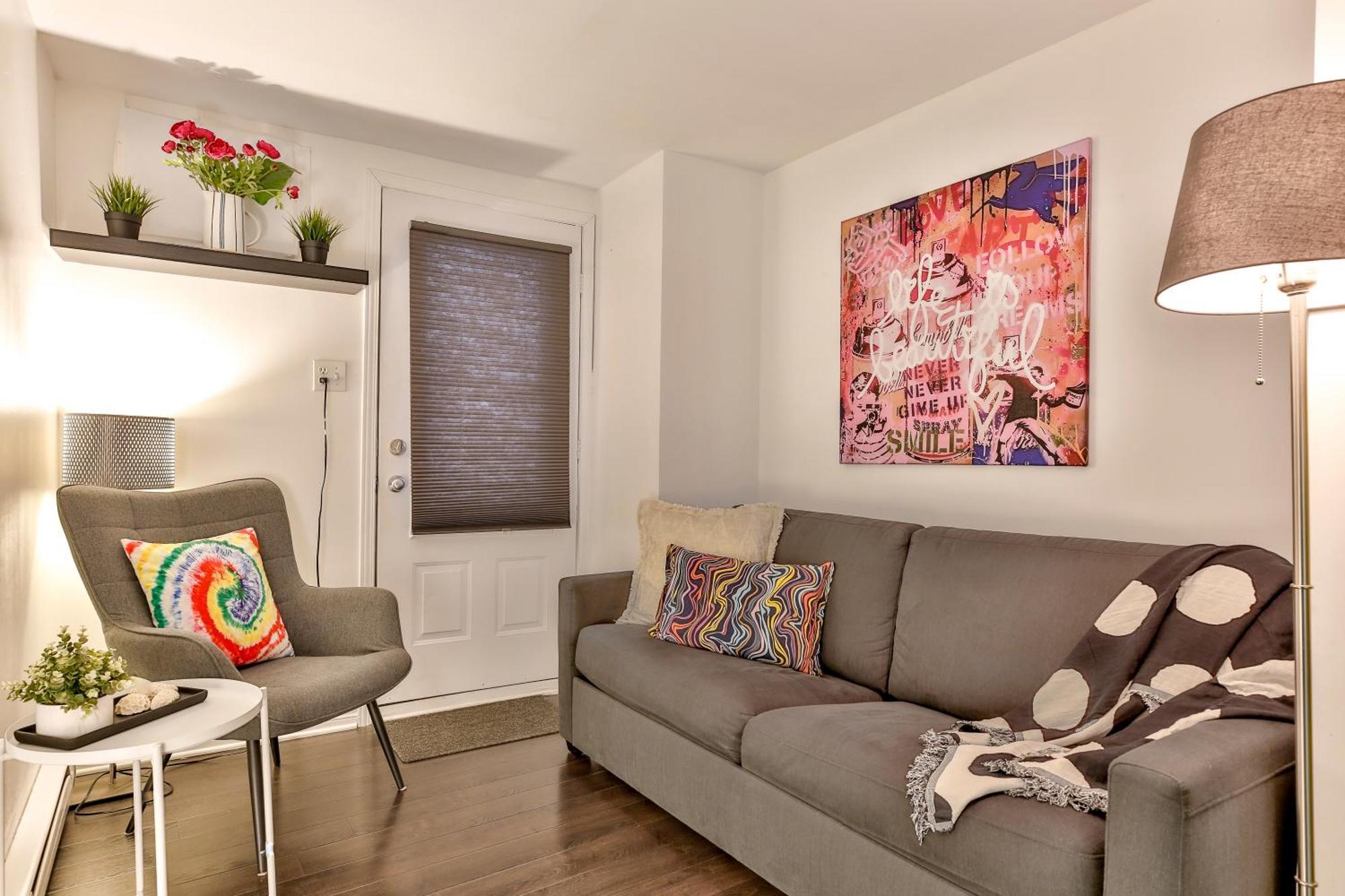 100 Meters To Metro Beaudry - Full Apartments - 1 Minute Walk To The Famous St Catherine Street - Fast Wifi - Washer & Dryer On Site - Montcalm Units — Photos 2
